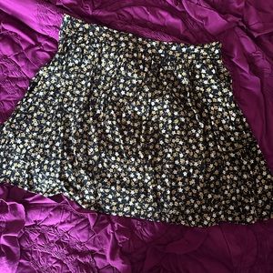 Urban Renewal Autumn Floral Short Skirt, Large, NWOT